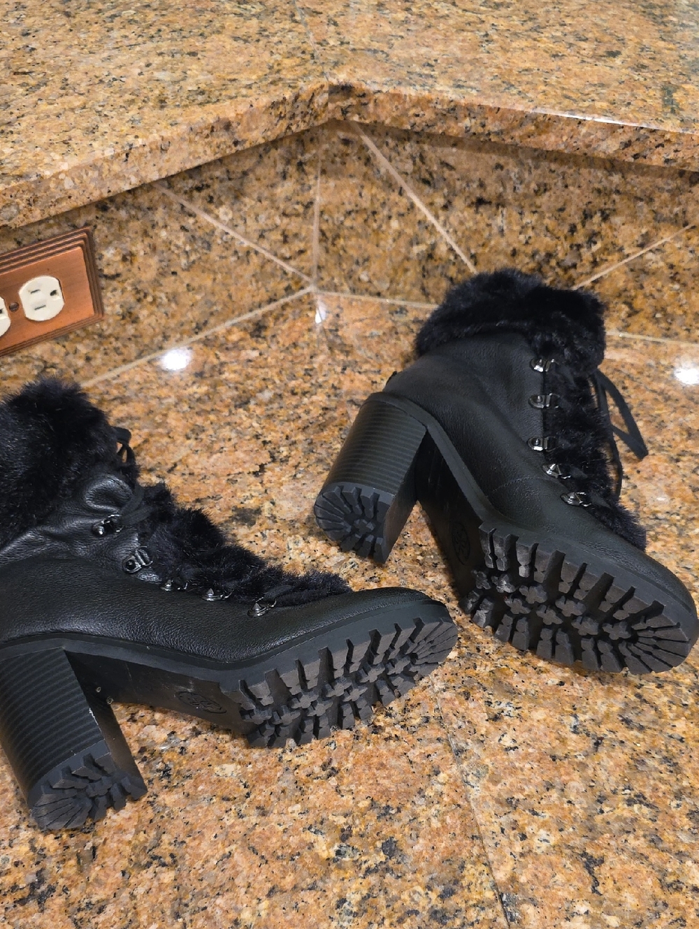 Guess Faux Fur Lined Block Heel Boots - SZ 10 - Picture 4 of 11